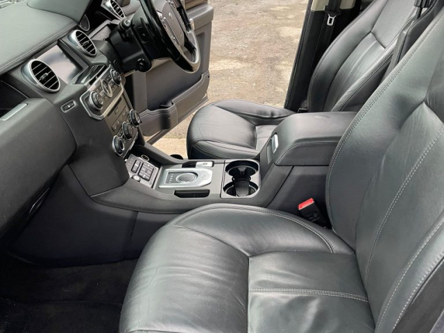 Llyn Car Sales - Land Rover Discovery SDV6 HSE - CALL 07504 105 633