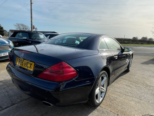 Blue Mercedes-Benz SL350 Auto 2005