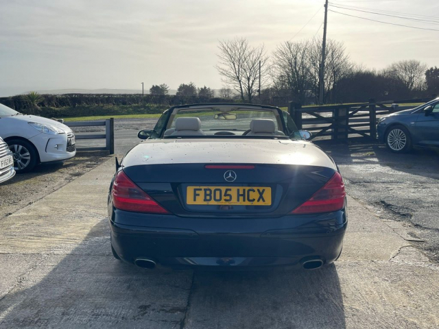 Blue Mercedes-Benz SL350 Auto 2005