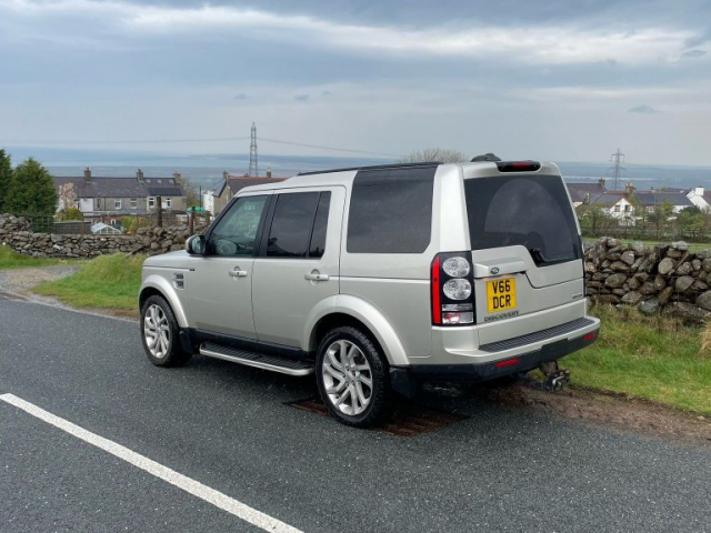 Llyn Car Sales - Land Rover Discovery SDV6 HSE - CALL 07504 105 633