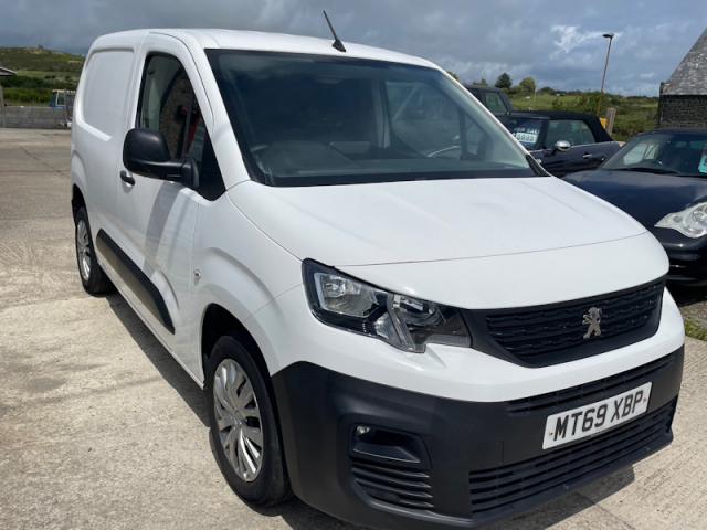 Llyn Car Sales - Peugeot Partner Bluehdi Van - CALL 07504 105 633