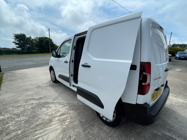Llyn Car Sales - Peugeot Partner Bluehdi Van - CALL 07504 105 633