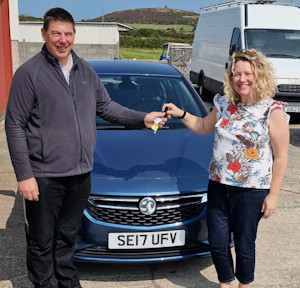 Customer being handed the keys to her new car