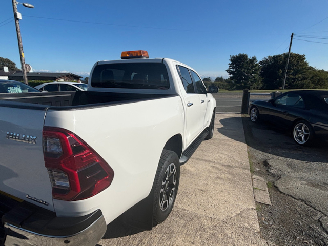 Llyn Car Sales - Hilux Invincible 4WD D-4D DCB - CALL 07504 105 633
