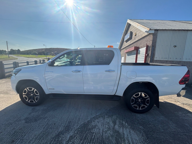 Llyn Car Sales - Hilux Invincible 4WD D-4D DCB - CALL 07504 105 633