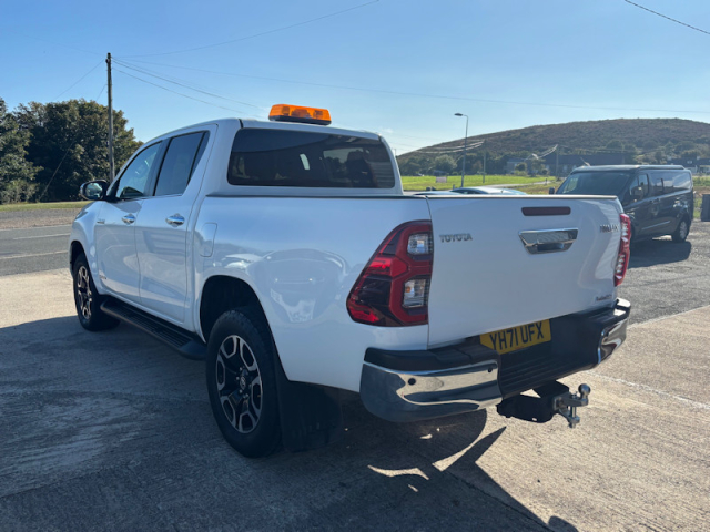 Llyn Car Sales - Hilux Invincible 4WD D-4D DCB - CALL 07504 105 633