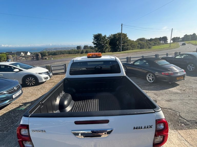 Llyn Car Sales - Hilux Invincible 4WD D-4D DCB - CALL 07504 105 633