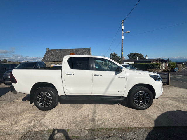 Llyn Car Sales - Hilux Invincible 4WD D-4D DCB - CALL 07504 105 633