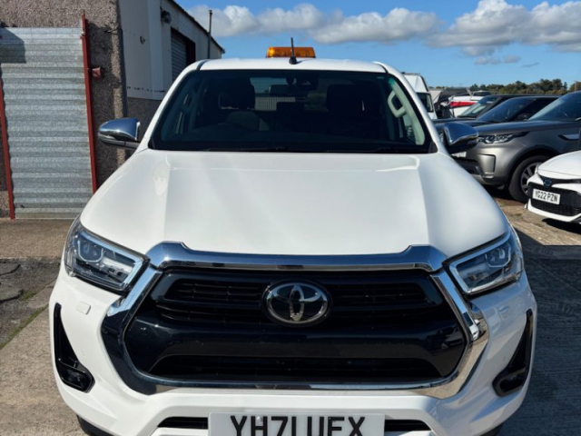 Llyn Car Sales - Hilux Invincible 4WD D-4D DCB - CALL 07504 105 633