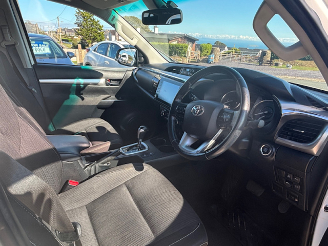 Llyn Car Sales - Hilux Invincible 4WD D-4D DCB - CALL 07504 105 633