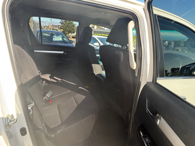 Llyn Car Sales - Hilux Invincible 4WD D-4D DCB - CALL 07504 105 633