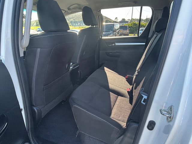 Llyn Car Sales - Hilux Invincible 4WD D-4D DCB - CALL 07504 105 633