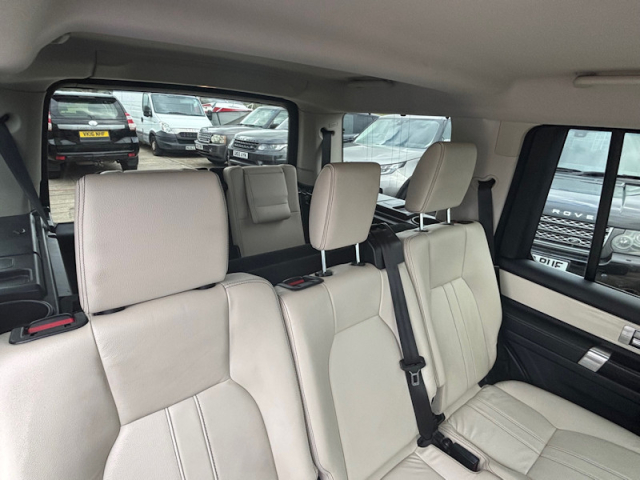 Llyn Car Sales - Land Rover Discovery HSE TDV6 - CALL 07504 105 633