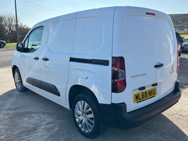 Llyn Car Sales - Peugeot Partner BlueHDI Professional - CALL 07504 105 633