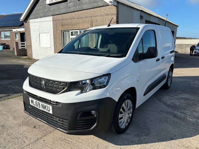 Llyn Car Sales - Peugeot Partner BlueHDI Professional - CALL 07504 105 633